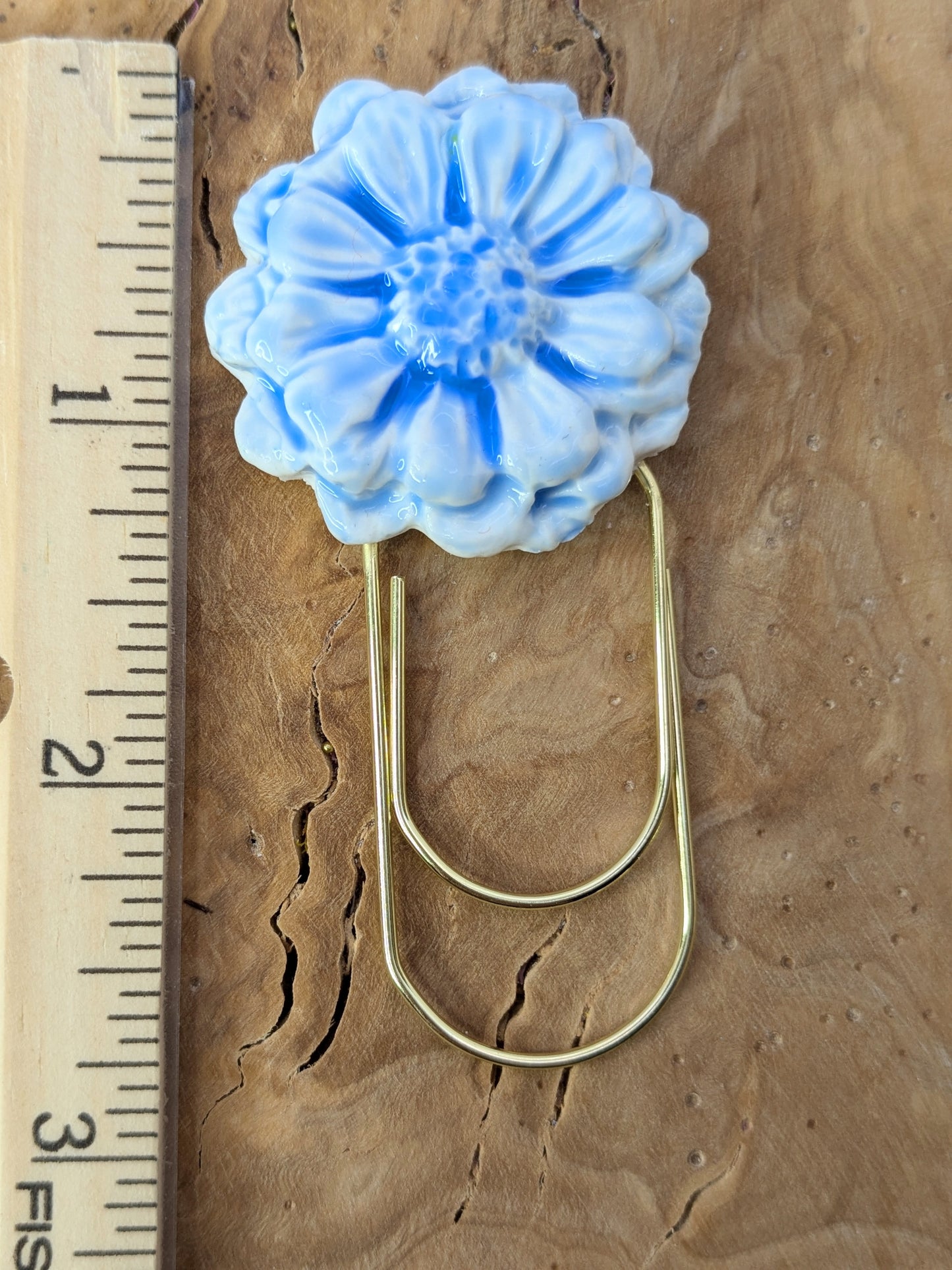 Giant Daisy Paperclip Bookmark