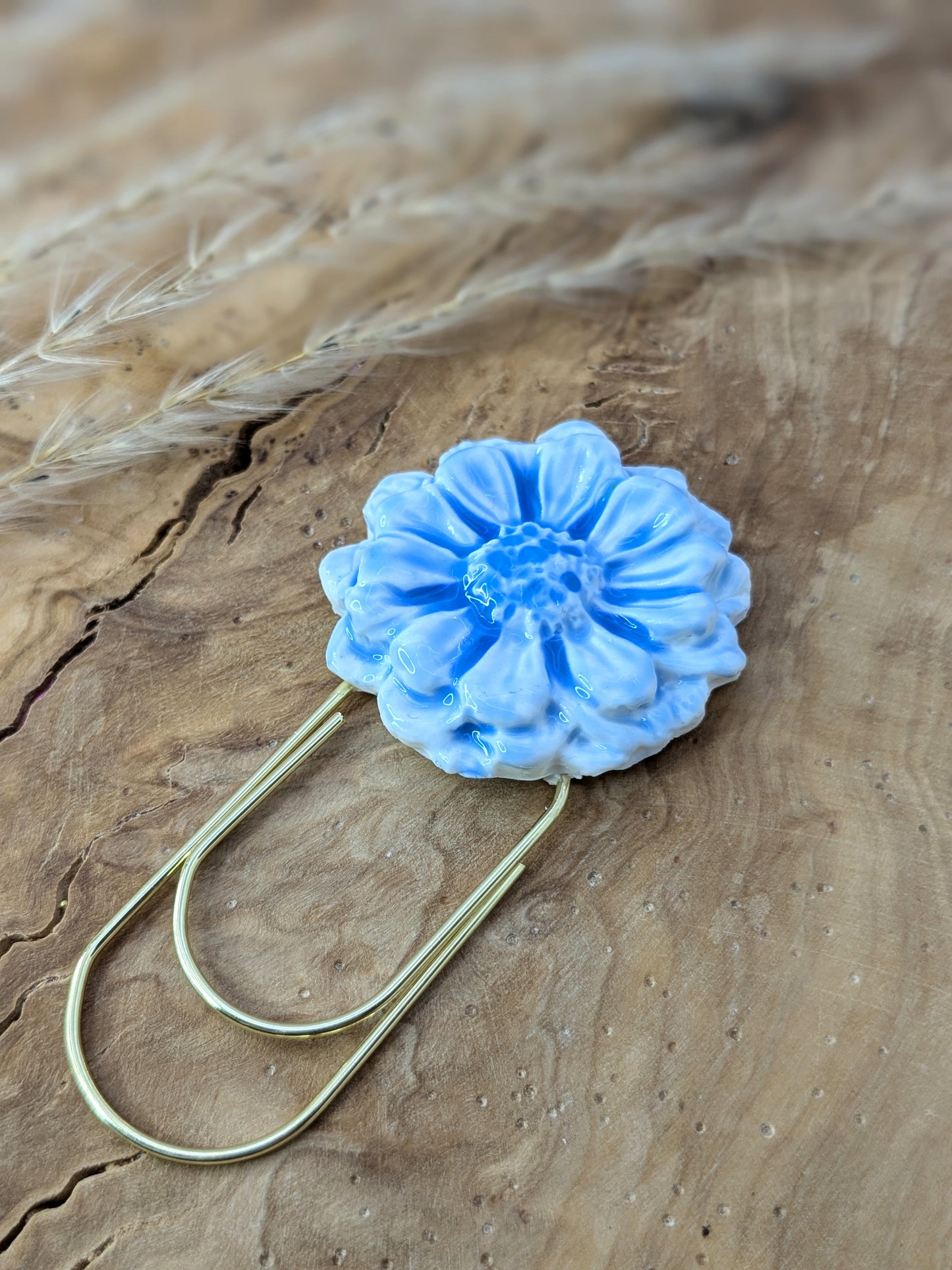 Giant Daisy Paperclip Bookmark